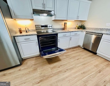 28 Spring Street - Photo Thumbnail 7