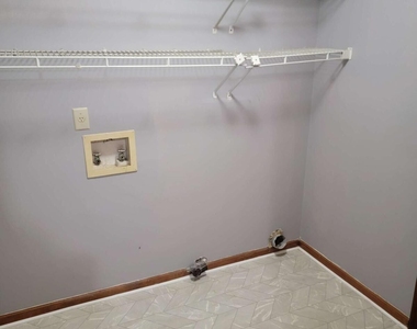1548 Brandon Square - Photo Thumbnail 11