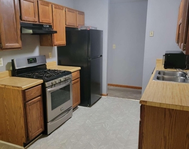 1548 Brandon Square - Photo Thumbnail 3