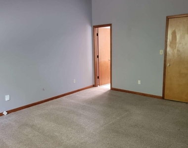 1548 Brandon Square - Photo Thumbnail 5