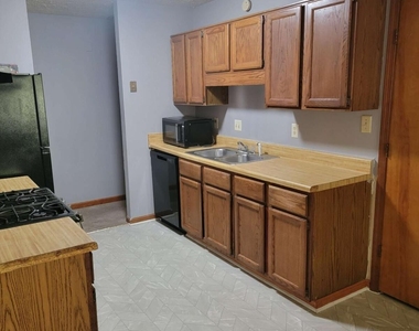 1548 Brandon Square - Photo Thumbnail 2