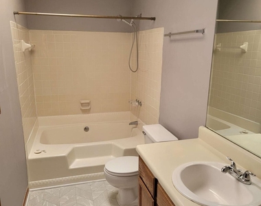 1548 Brandon Square - Photo Thumbnail 6