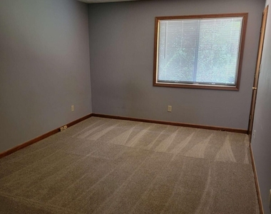 1548 Brandon Square - Photo Thumbnail 9