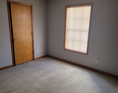 1548 Brandon Square - Photo Thumbnail 8