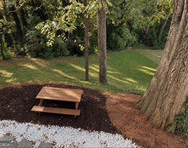 268 Scott Drive Se - Photo Thumbnail 3