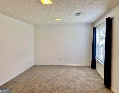 2121 Heritage Trace Drive - Photo Thumbnail 12