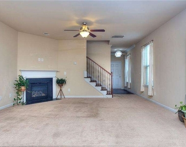 2241 Capella Circle Sw - Photo Thumbnail 7