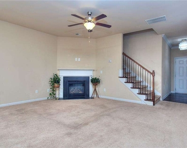 2241 Capella Circle Sw - Photo Thumbnail 8
