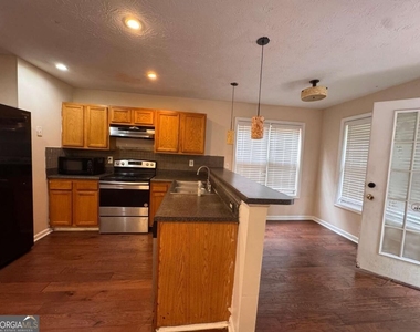 74 Davis Mill Courts - Photo Thumbnail 9
