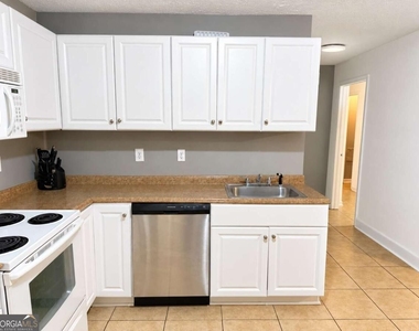 1447 Shiloh Way Nw - Photo Thumbnail 4