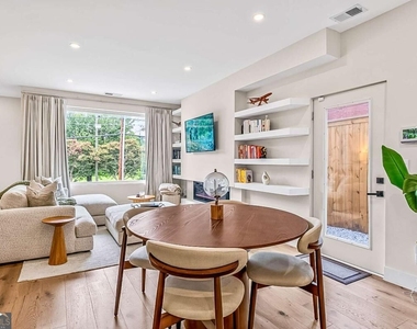337 Pine Street Ne - Photo Thumbnail 7