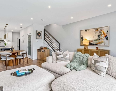 337 Pine Street Ne - Photo Thumbnail 4