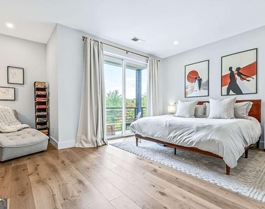 337 Pine Street Ne - Photo Thumbnail 16