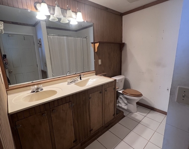 844 Shorewood Circle - Photo Thumbnail 7