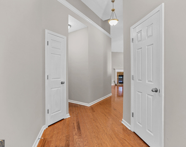 35 Bedford Park Drive - Photo Thumbnail 11
