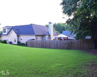 35 Bedford Park Drive - Photo Thumbnail 40