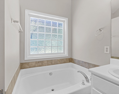 35 Bedford Park Drive - Photo Thumbnail 32