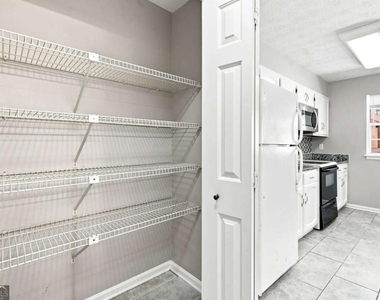 5557 Clover Rise Lane - Photo Thumbnail 13