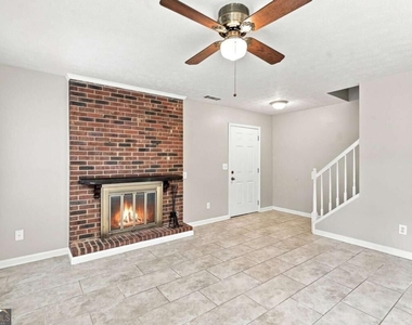 5557 Clover Rise Lane - Photo Thumbnail 4