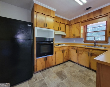 300 Nancy Street - Photo Thumbnail 3