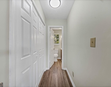 737 Carlton Street Se - Photo Thumbnail 17