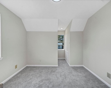737 Carlton Street Se - Photo Thumbnail 19