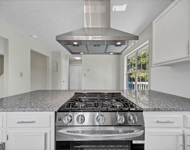 737 Carlton Street Se - Photo Thumbnail 11