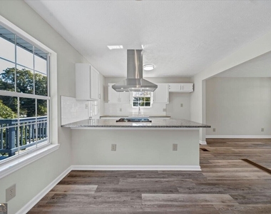 737 Carlton Street Se - Photo Thumbnail 12