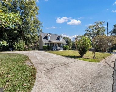 737 Carlton Street Se - Photo Thumbnail 3