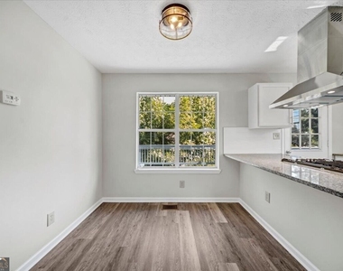 737 Carlton Street Se - Photo Thumbnail 13