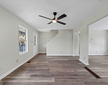 737 Carlton Street Se - Photo Thumbnail 6