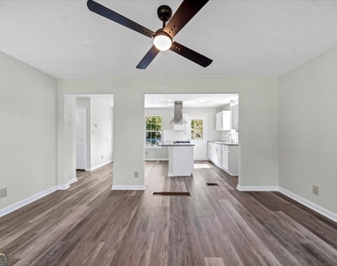 737 Carlton Street Se - Photo Thumbnail 5