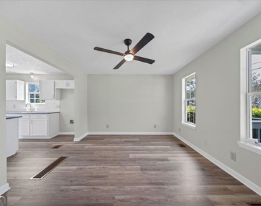 737 Carlton Street Se - Photo Thumbnail 7