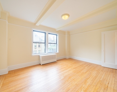 West 79th Street - Photo Thumbnail 4