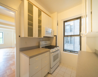 West 79th Street - Photo Thumbnail 3
