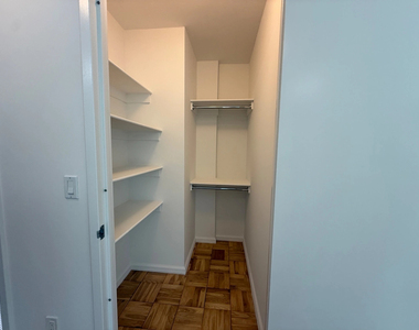 West 37th Street - Photo Thumbnail 4