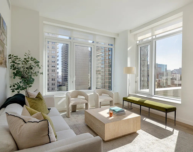 East 39th Street - Photo Thumbnail 3