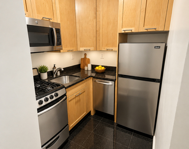 236 East 36th Street - Photo Thumbnail 3