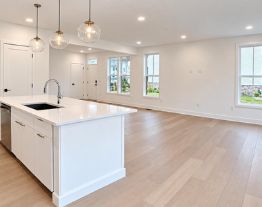 106 Mustang Drive - Photo Thumbnail 7