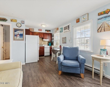 201 Sheridan Avenue - Photo Thumbnail 10