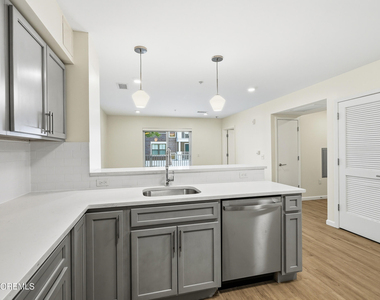 165 Pavilion Avenue - Photo Thumbnail 6