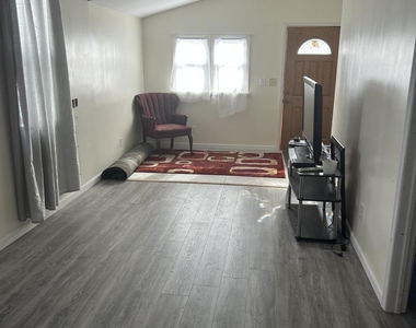 75 Shore Boulevard - Photo Thumbnail 2