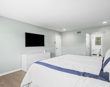 16 Bridle Drive - Photo Thumbnail 33