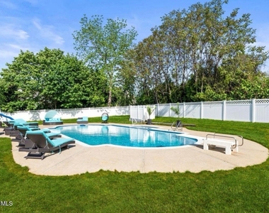 16 Bridle Drive - Photo Thumbnail 46