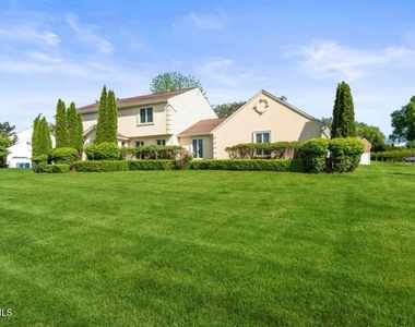 16 Bridle Drive - Photo Thumbnail 17