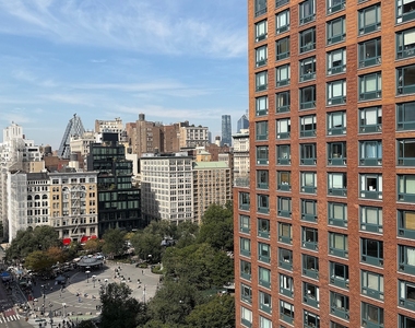 Fourth Avenue - Photo Thumbnail 7