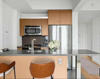 Spruce Street - Photo Thumbnail 2