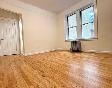 West 13 Street - Photo Thumbnail 4