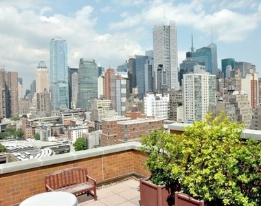 West 35th Street - Photo Thumbnail 3
