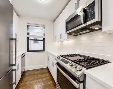 E 16 St - Photo Thumbnail 1